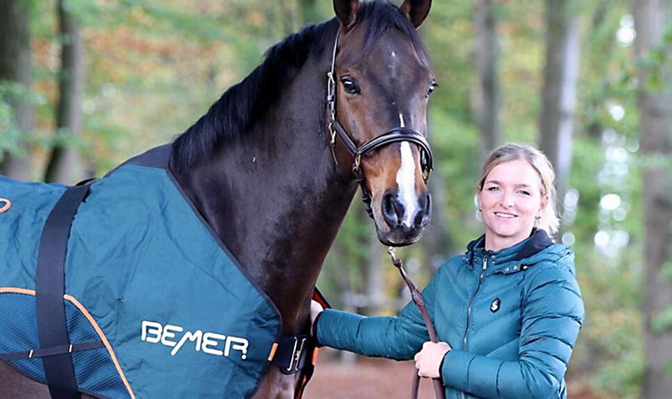 Amande B’Néville und Julia Krajewski in Aachen 2022. Zuletzt war es ruhig um das Top-Pferd geworden. Bild: Stefan Lafrentz
